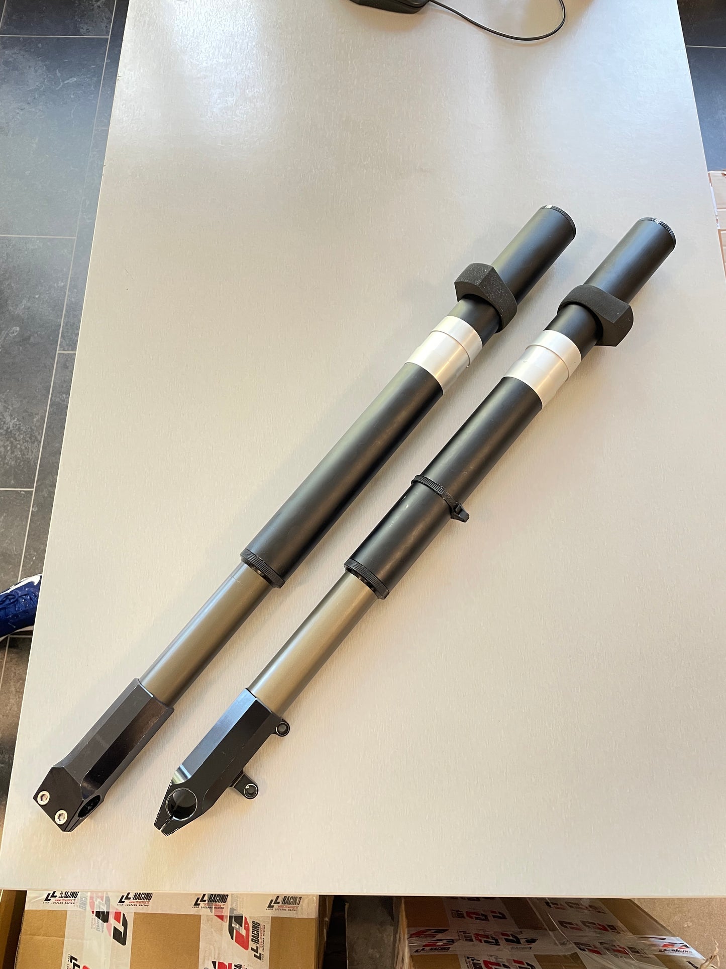 Maintenance of Votec up site down suspension fork with elastomers, seals and bushings