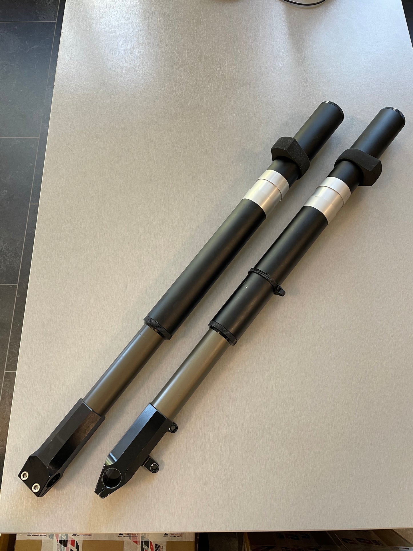 Maintenance of Votec up site down suspension fork with elastomers, seals and bushings