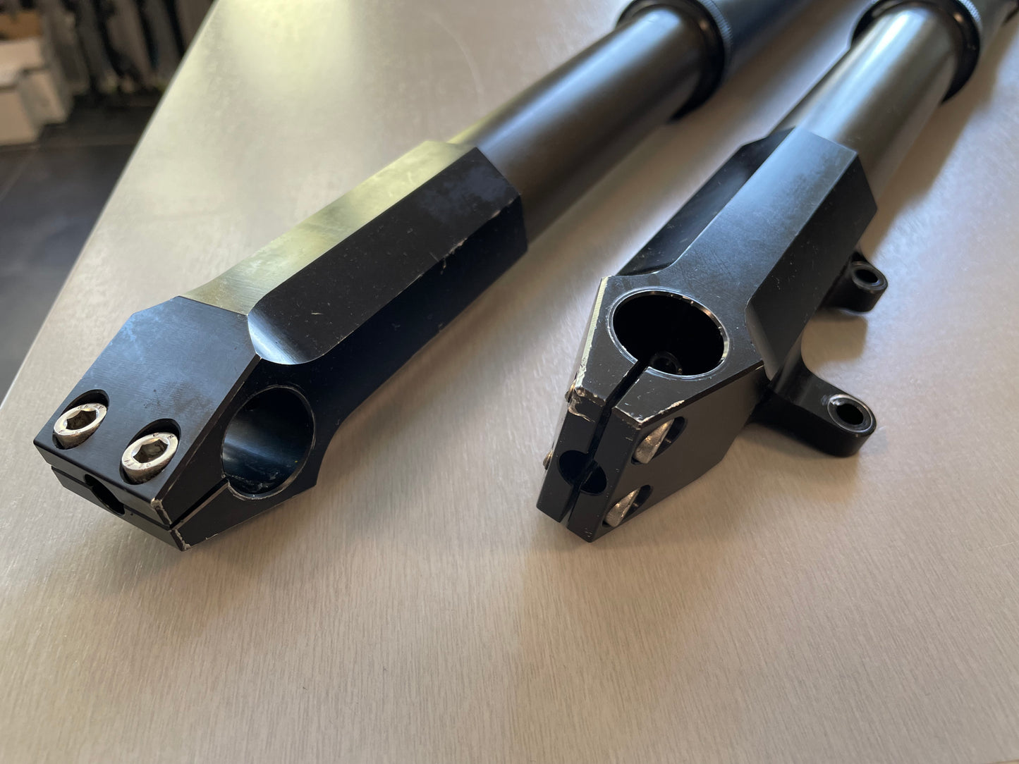 Maintenance of Votec up site down suspension fork with elastomers, seals and bushings