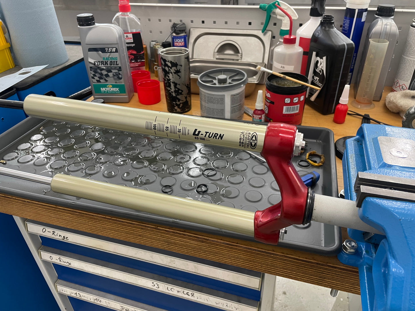 Rock Shox Racing Fork Service: Expert Maintenance for Peak Performance