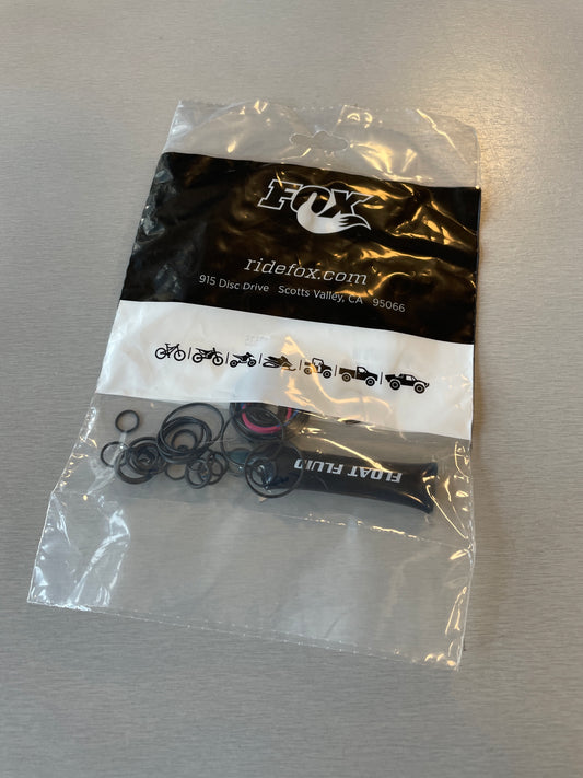 Ein Fox Wartungskit für alte retro Mountainbikes. Passt für F32 RL/RLC open bath Federgabeln.